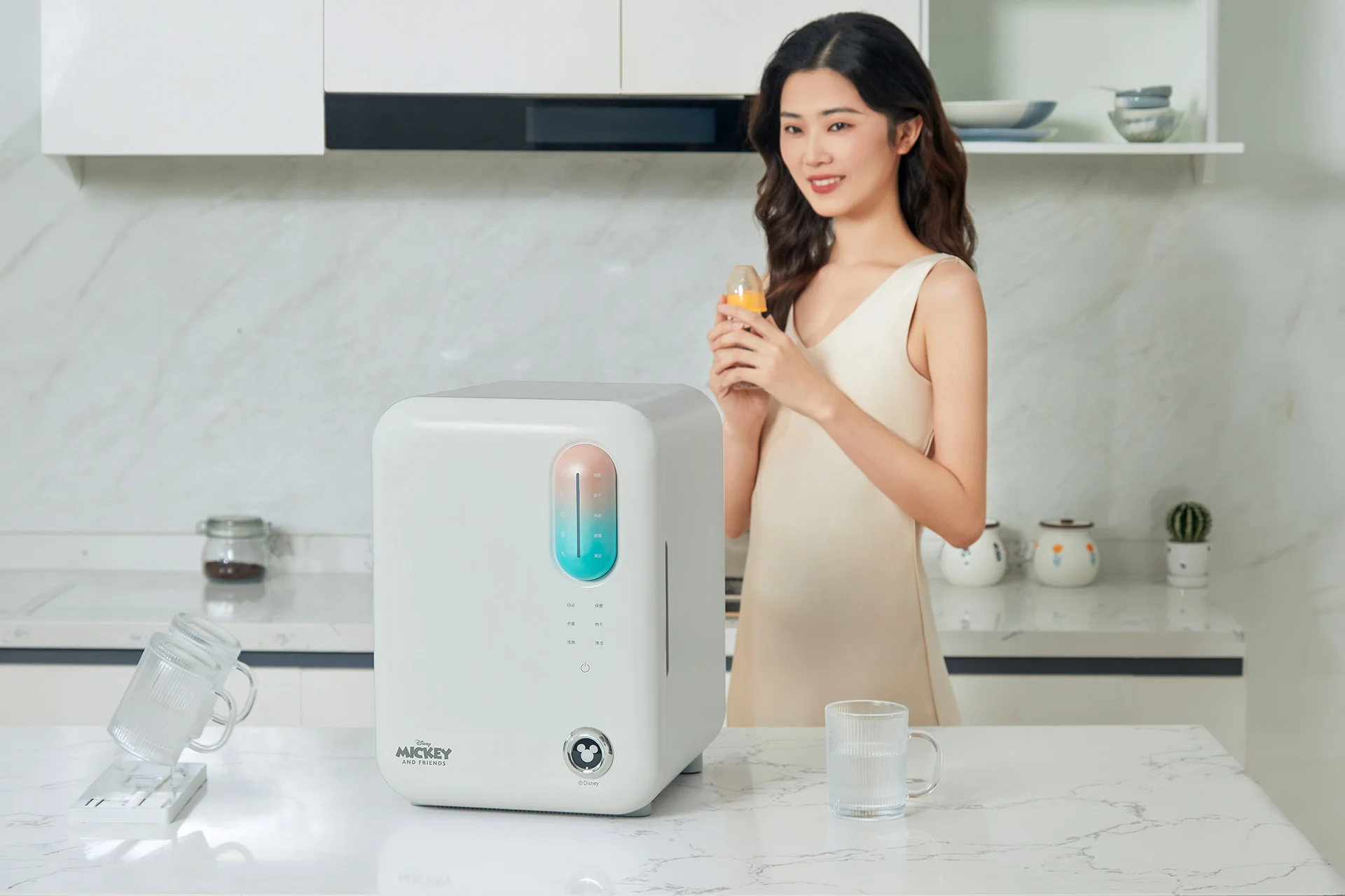 Baby Bottle Sterilizer Product Visuals ecommerce product visual