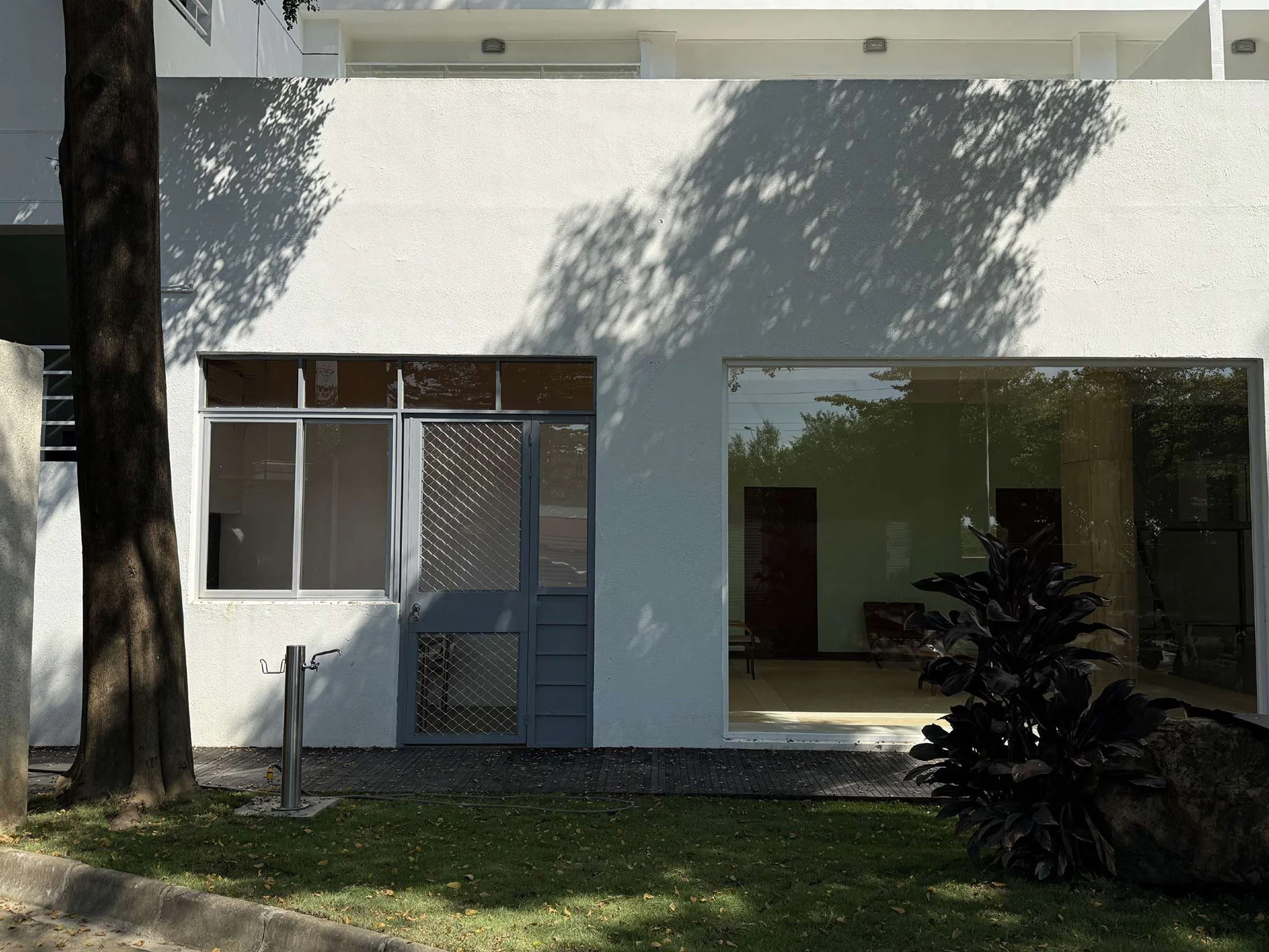 HouseDoor studio scene reference