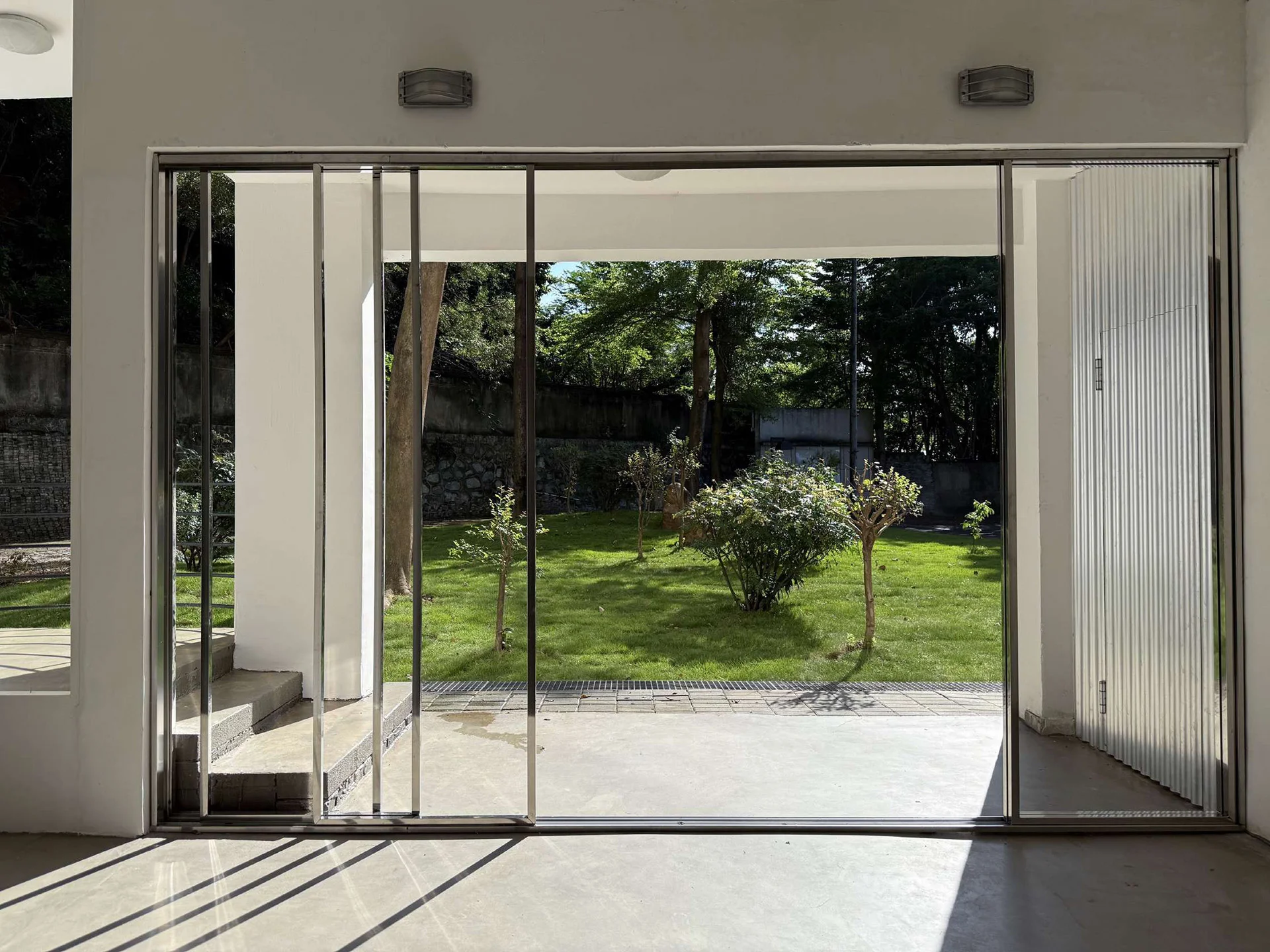 HouseDoor studio scene reference