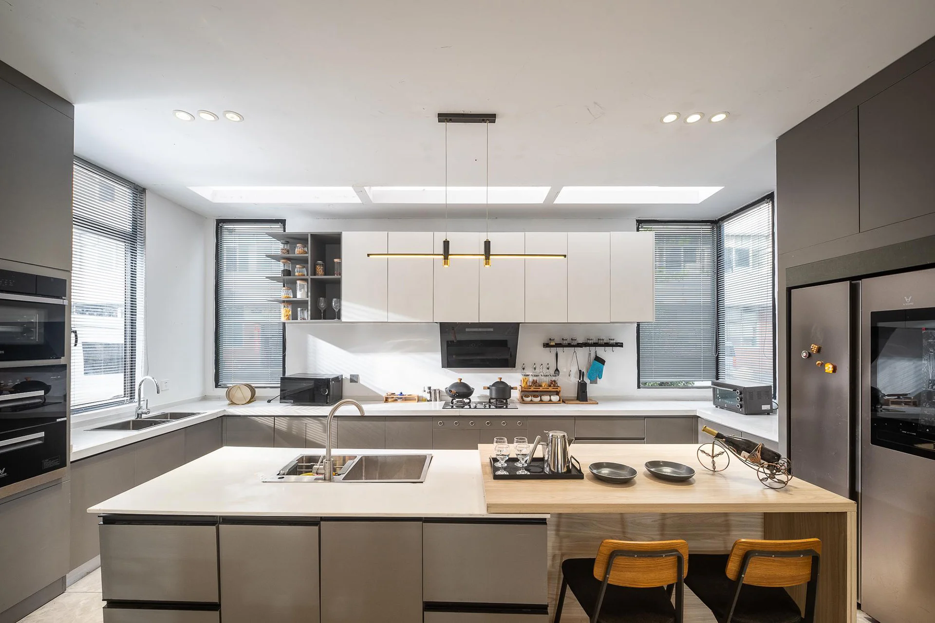 020 Residential Studio Base Dining studio scene reference