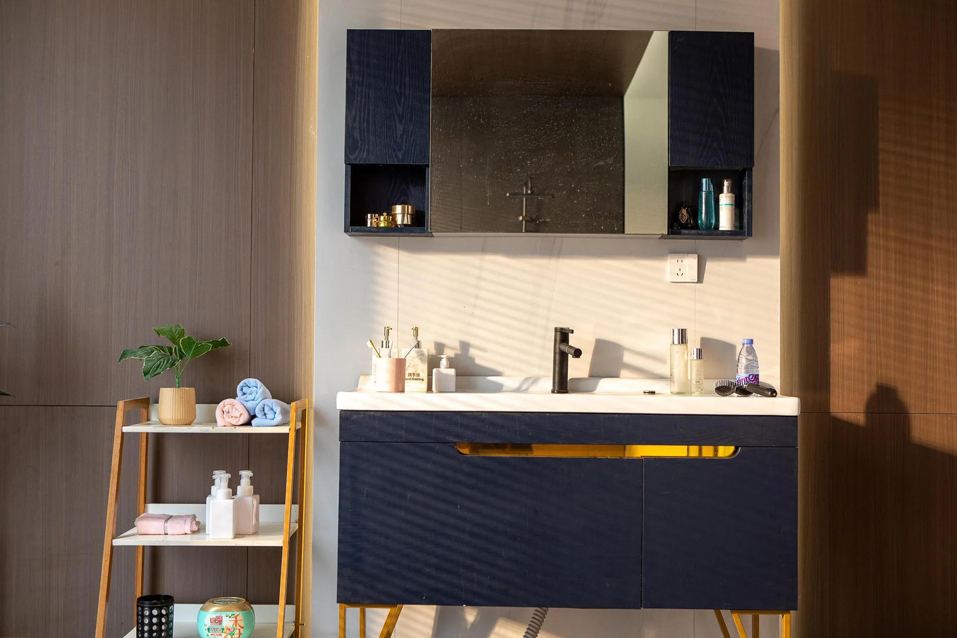020 Residential Studio Base Bathroom studio scene reference