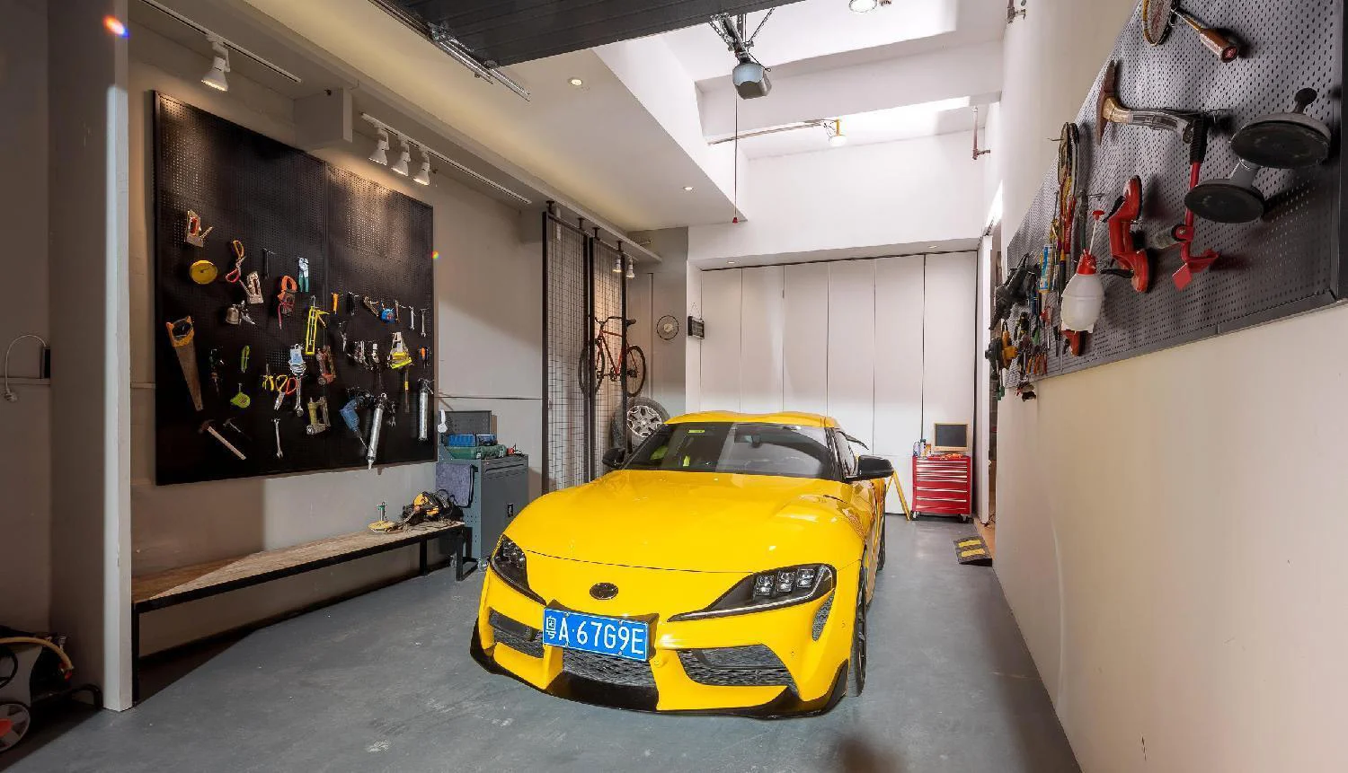 020 Residential Studio Base Automotive Workshop studio scene reference