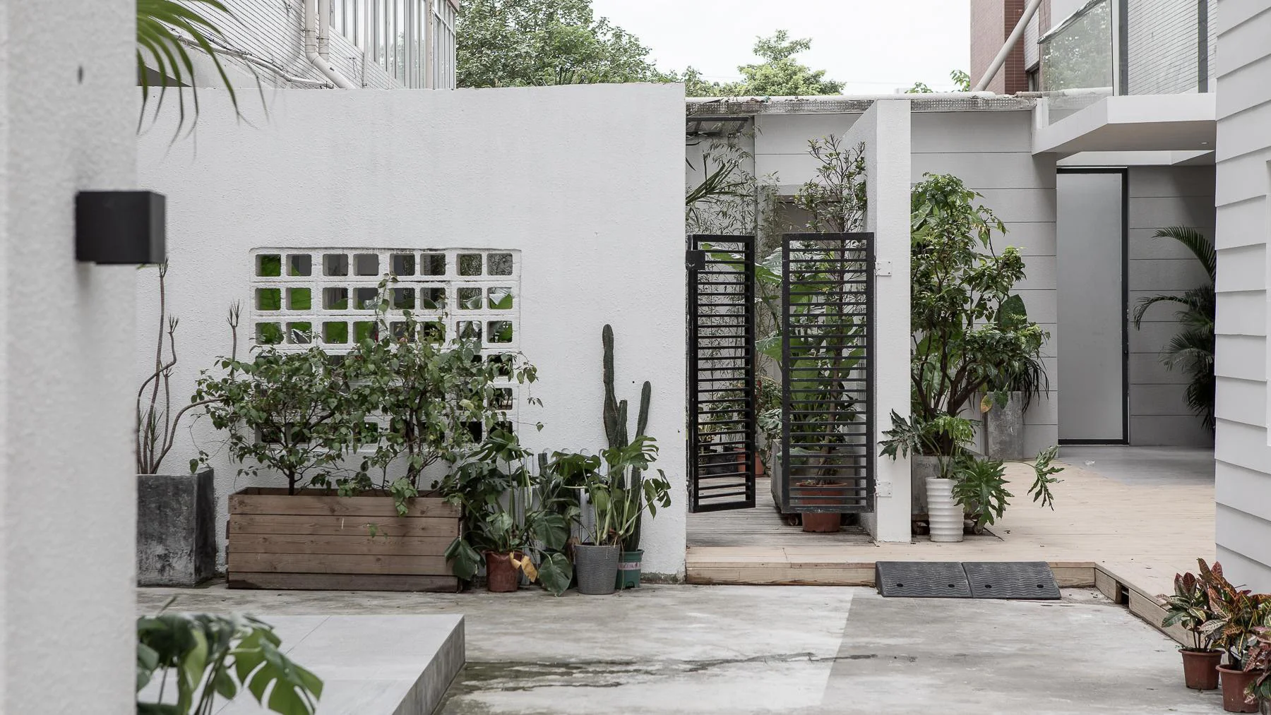020 Residential Studio Base Outdoor studio scene reference