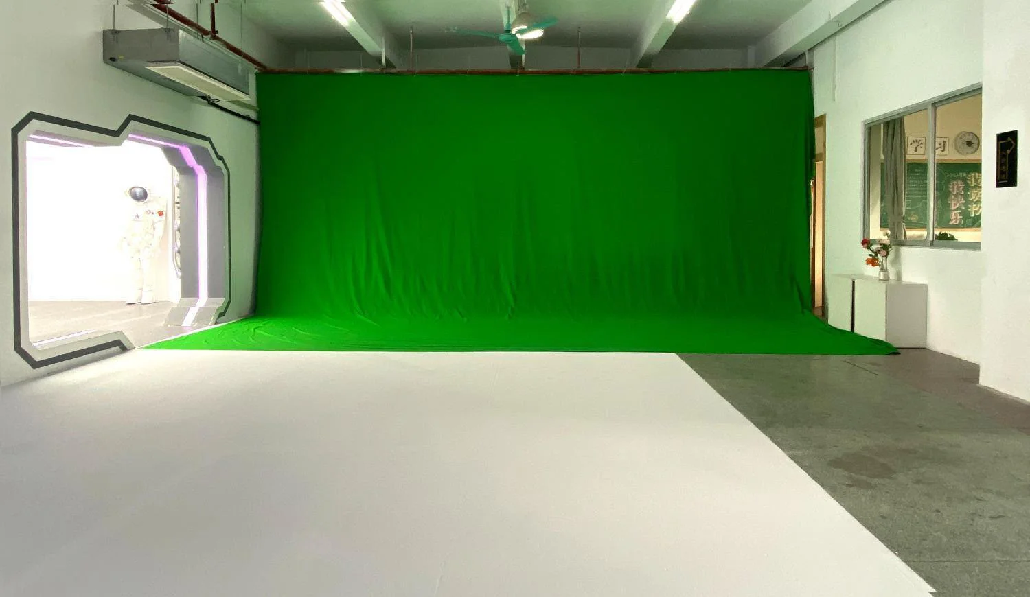 020 Residential Studio Base Futuristic Laboratory studio scene reference