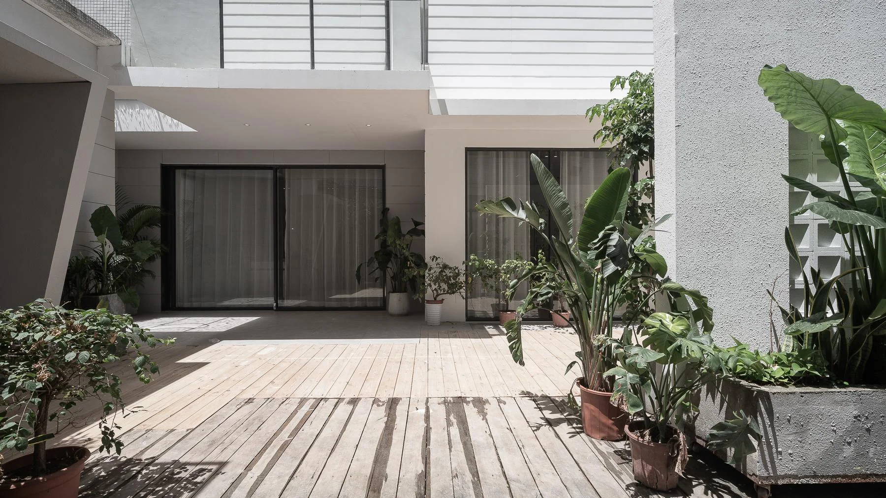 020 Residential Studio Base Outdoor studio scene reference