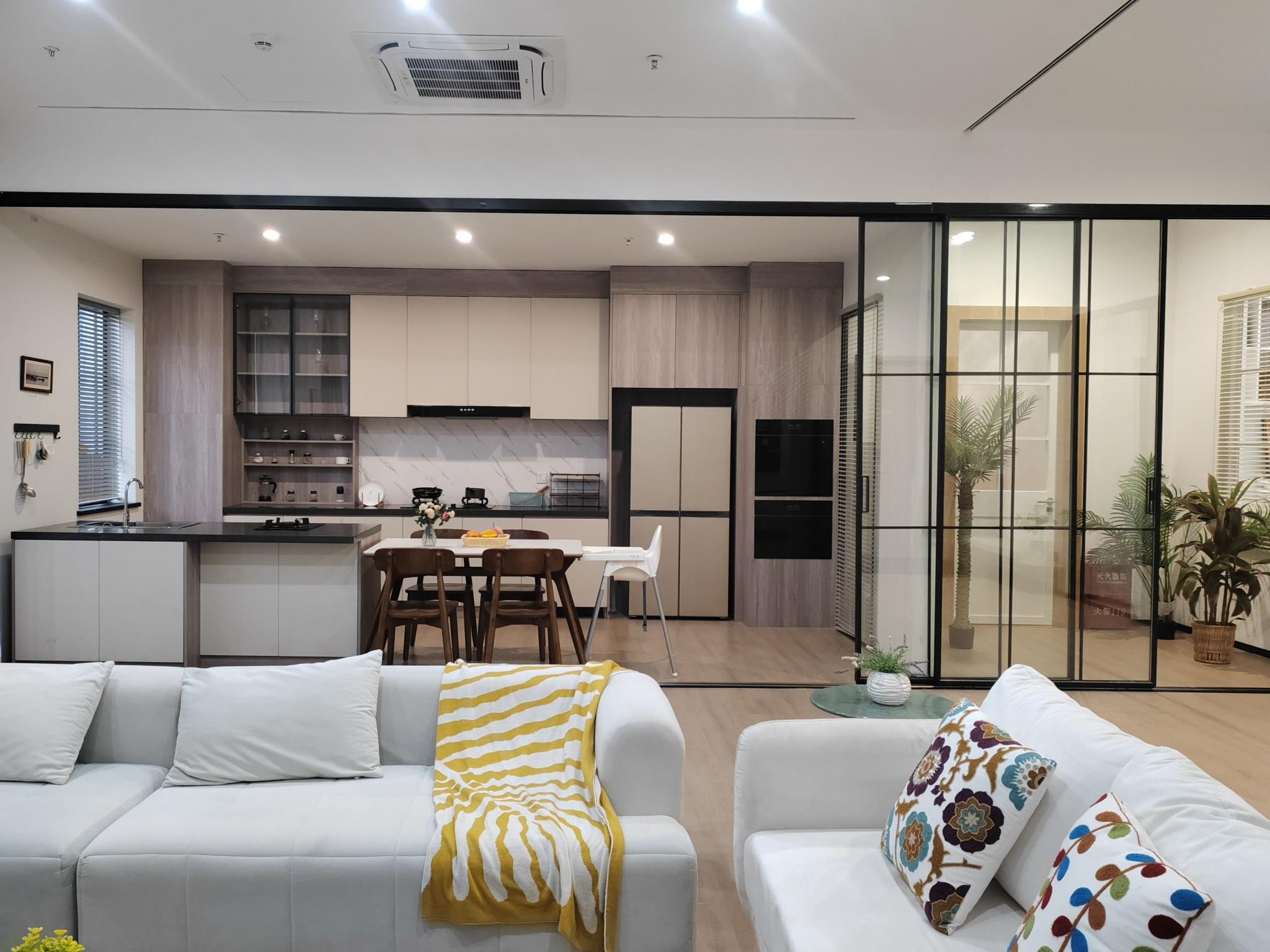 Tiancang Stylish Family Home studio scene reference