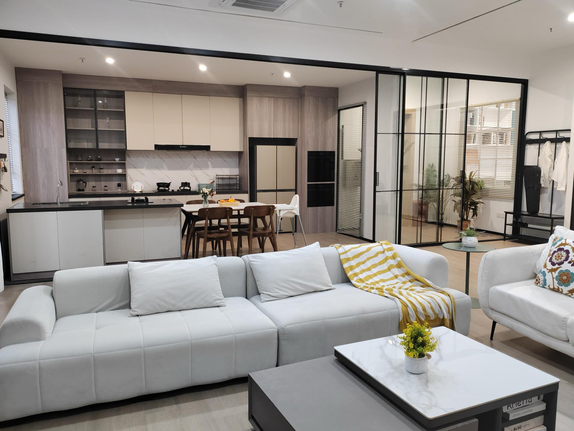 Tiancang Stylish Family Home studio scene reference